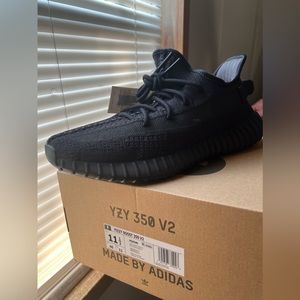 ❌SOLD❌Adidas Yeezy Boost 350 V2 Onyx color 11.5 (men)